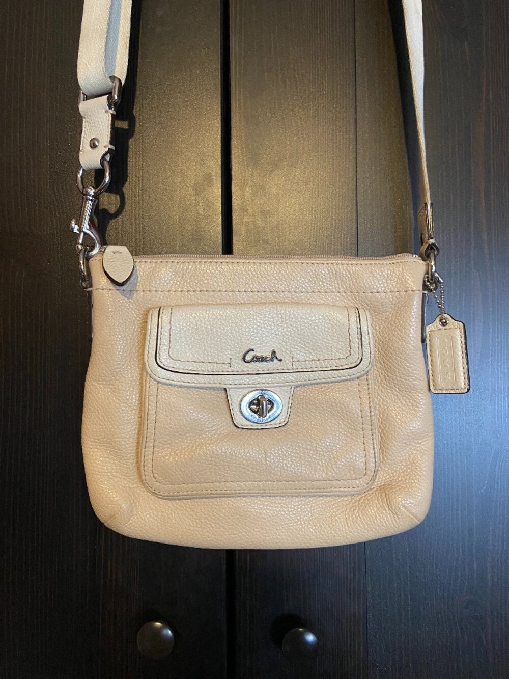 2010 Coach Crossbody Purse Pebbled Cream & Tan Leather Adjustable Strap